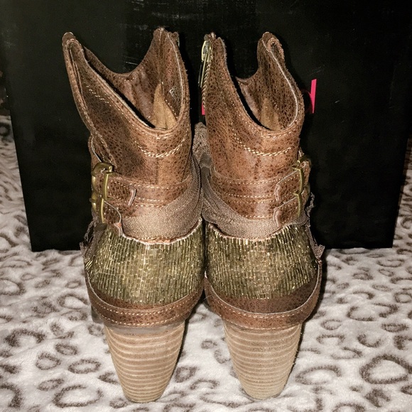 Shoes - Picture 5 of 5